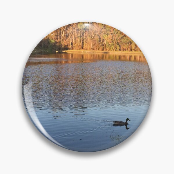 Artikelvorschau, Friedlicher blauer See mit einer schwimmenden Ente entworfen und verkauft von YCRDesign.