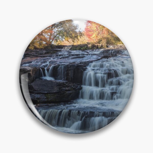 Artikelvorschau, Shohola Falls in den Pocono Mountains, PA, am höchsten Herbstlaub entworfen und verkauft von Rabbitti.