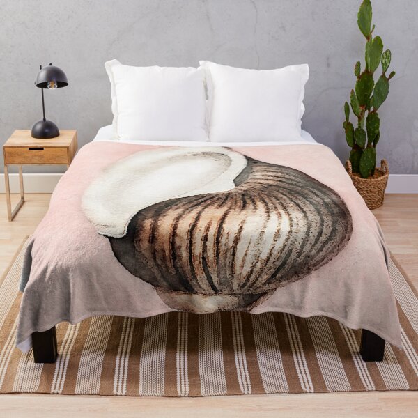 Artikelvorschau, Korallenflüstern Vintage Sea Shell Aquarell Collage I. entworfen und verkauft von SilverSpiral.