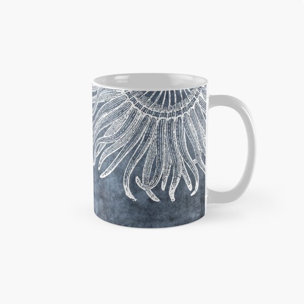 Artikelvorschau, Vintage Ocean Life I - verblasste Denim Twilight Blue Vintage Sea Anenome Aquarell entworfen und verkauft von SilverSpiral.