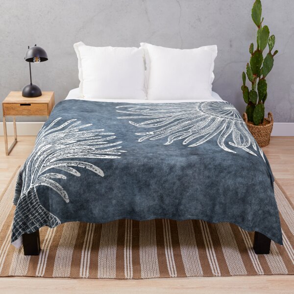 Artikelvorschau, Vintage Ocean Life I - verblasste Denim Twilight Blue Vintage Sea Anenome Aquarell entworfen und verkauft von SilverSpiral.