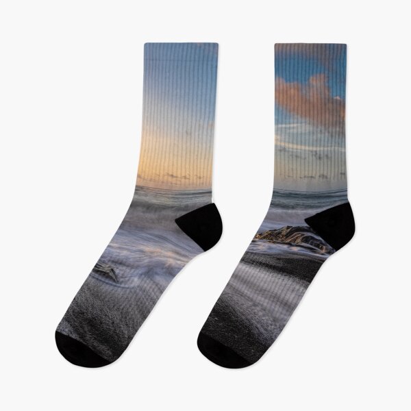 Artikelvorschau, Racing wave over black shale beach entworfen und verkauft von iCimages.net.