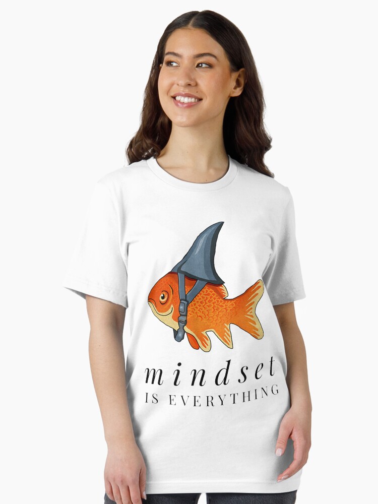 Thumbnail 1 von 7, Essential T-Shirt, Denkweise ist alles Goldfisch Hai Motivation designt und verkauft von MartinLoop.