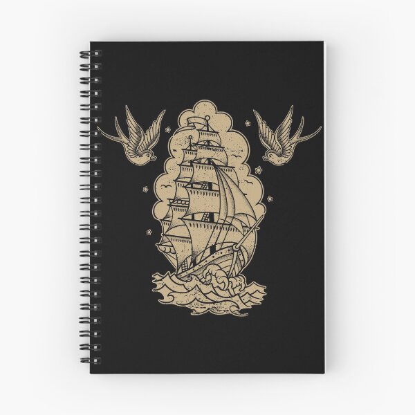 Aperçu de l'œuvre Tatouage traditionnel vieilli d'un voilier et d'hirondelles créée et vendue par SevenRelics.