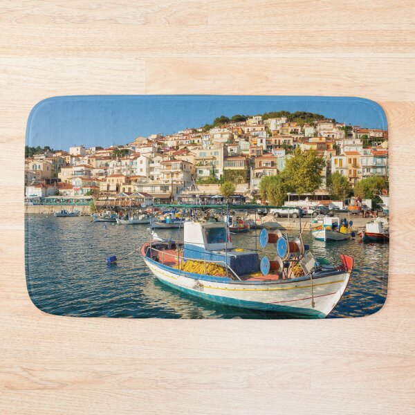 Aperçu de l'œuvre Port avec des bateaux de pêche à Plomari, Lesbos, Grèce créée et vendue par Katho Menden.