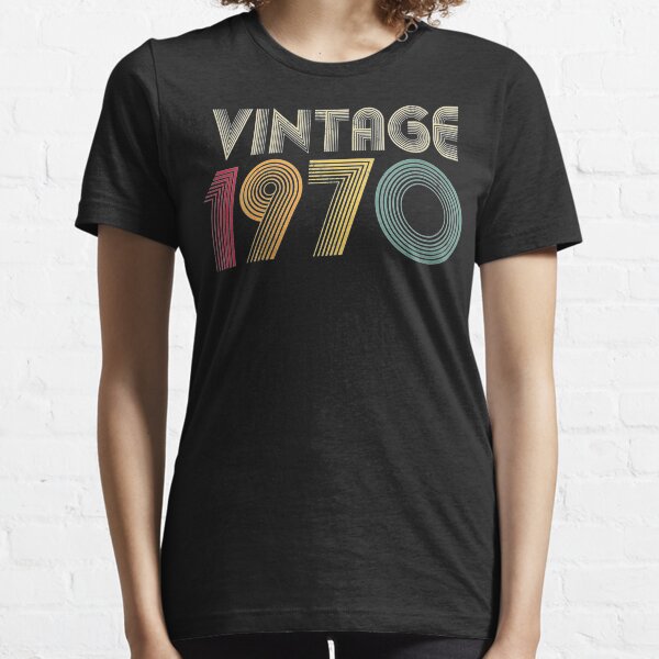 Womens 50Th Vintage 1970 Classic Men Women Mom Dad V-Neck Essential T-Shirt