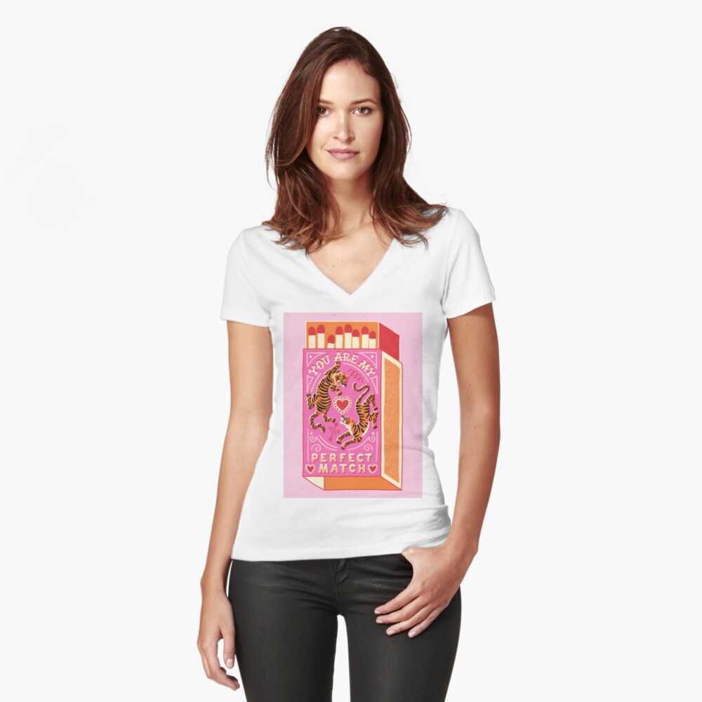 Artikel-Vorschau von Tailliertes T-Shirt mit V-Ausschnitt, designt und verkauft von uellaaa.