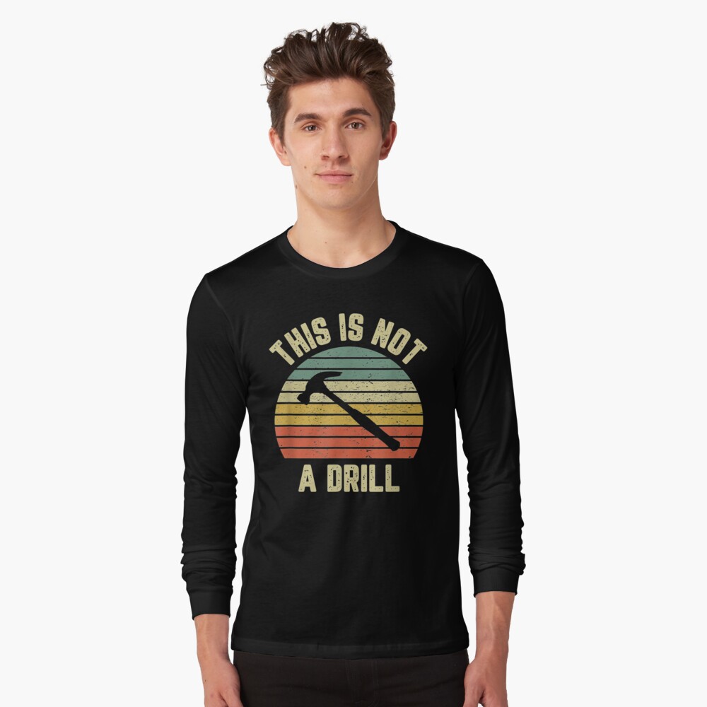 Aperçu de l'œuvre T-shirt manches longues créée et vendue par AntwoneStudio.
