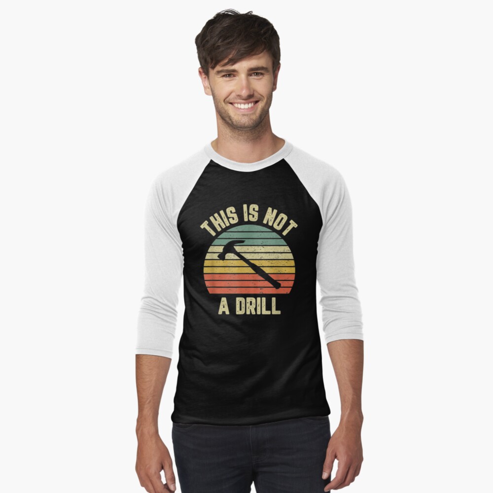 Aperçu de l'œuvre T-shirt baseball manches ¾ créée et vendue par AntwoneStudio.