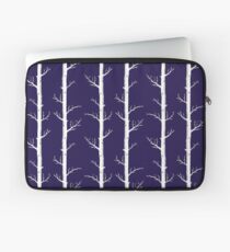Bäume auf Tintenblau Laptoptasche