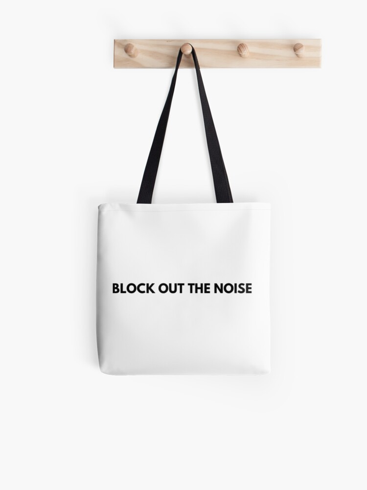 BLOCK POUCH QUOTE in black