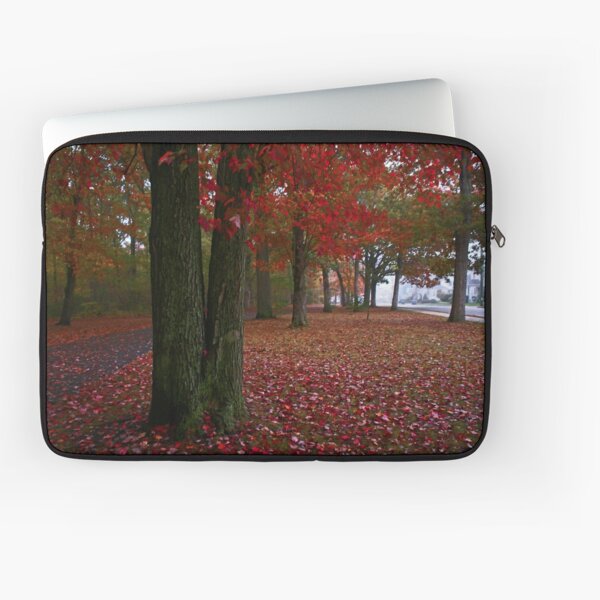 Le rouge devient votre feuillage d'automne! Housse d'ordinateur