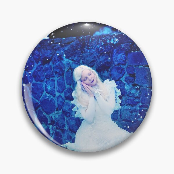 Item preview, the white queen designed and sold by Redreaming.