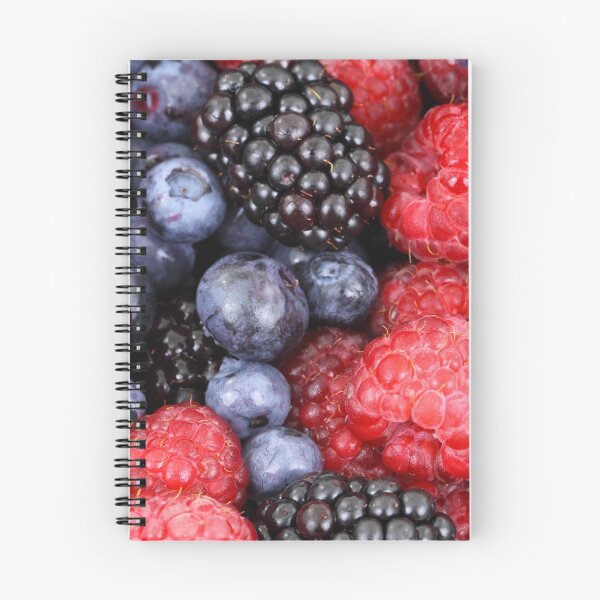 Artikelvorschau, Saftiges saftiges Beeren-Frucht-Design - Himbeeren, Blaubeeren, Brombeeren - Beeren, frisch, Gartenfrucht, helle Sommerfrucht entworfen und verkauft von GOdesign26.