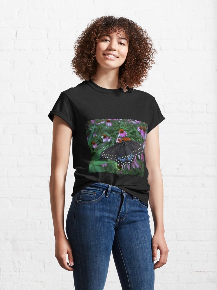 Alternate view of Black Swallowtail Butterfly before flying in search of sun By Yannis Lobaina Classic T-Shirt