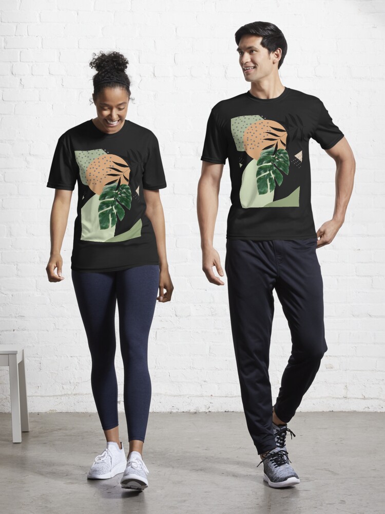 Imagen 1 de 7, Camiseta deportiva con la obra Arte abstracto tropical Monstera con formas suaves en cálidos tonos terrosos con hojas verdes I, diseñada y vendida por AbstractTrace.