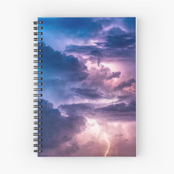 Aperçu de l'œuvre Conception de ciel de foudre orageux - tempête, tempête de tonnerre, tempête de foudre, pluie, pluvieux, temps d'histoire, coup de foudre, éclair, ciel coloré créée et vendue par GOdesign26.