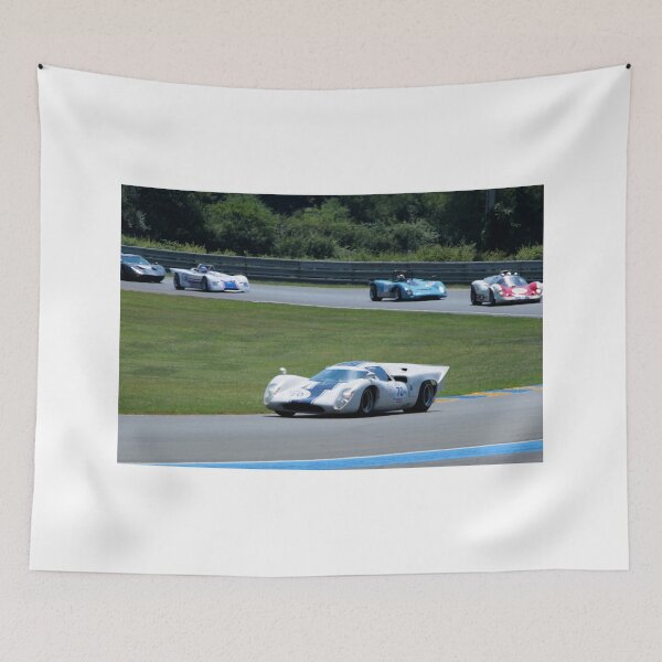 Artikelvorschau, Lola T70 Mklll B Sportwagen Le Mans Classic entworfen und verkauft von AndyEvansPhotos.