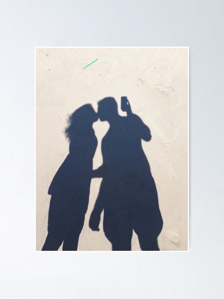 Póster «sombra de pareja en la playa» de OsherR | Redbubble
