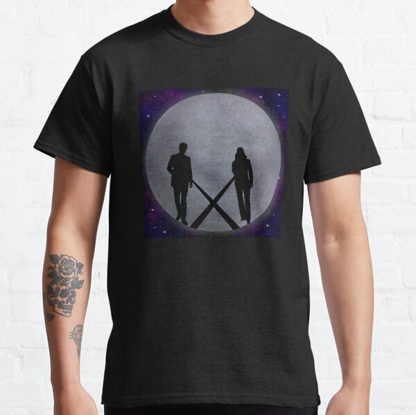 Mulder and Scully silhouette moon Classic T-Shirt