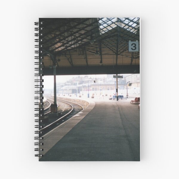 Aperçu de l'œuvre Scarborough Railway Platform 1980s créée et vendue par stevefreestone.