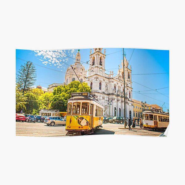 Tramway de Lisbonne nostalgique sur la rue de la ville de la vieille Europe Poster