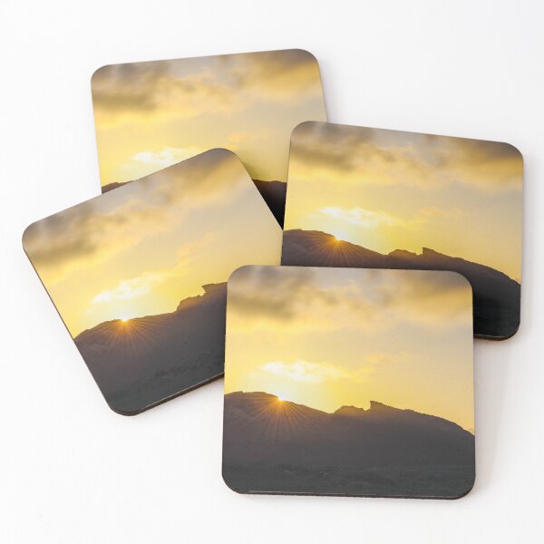 Aperçu de l'œuvre Sunset behind Volcan del Cuervo créée et vendue par iCimages.net.