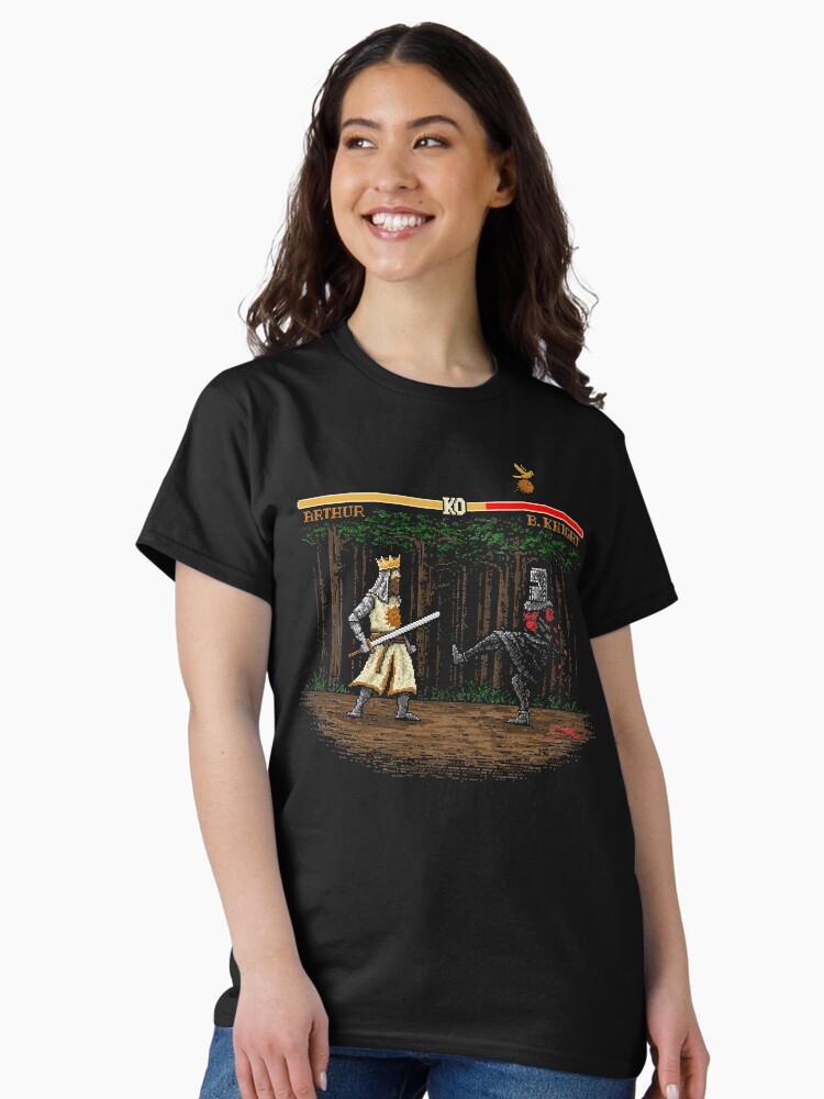 Aperçu 1 sur 7. T-shirt classique avec l'œuvre Combat épique! créée et vendue par kg07.