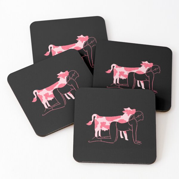 Aperçu de l'œuvre Costume de vache aux fraises Yoga Pose de vache créée et vendue par AuroCreatives.