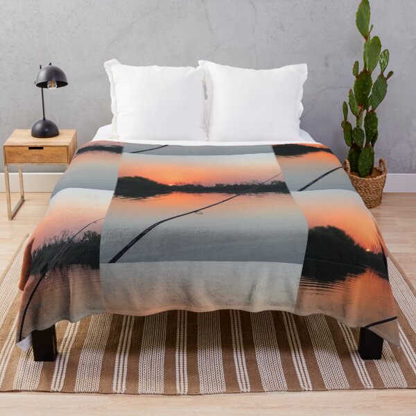 Artikelvorschau, Angeln bei Sonnenuntergang am Fluss entworfen und verkauft von NativeAssady.