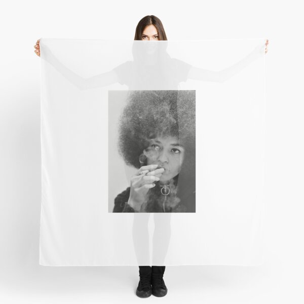 Aperçu de l'œuvre Angela Davis fume créée et vendue par Redder Than Red.