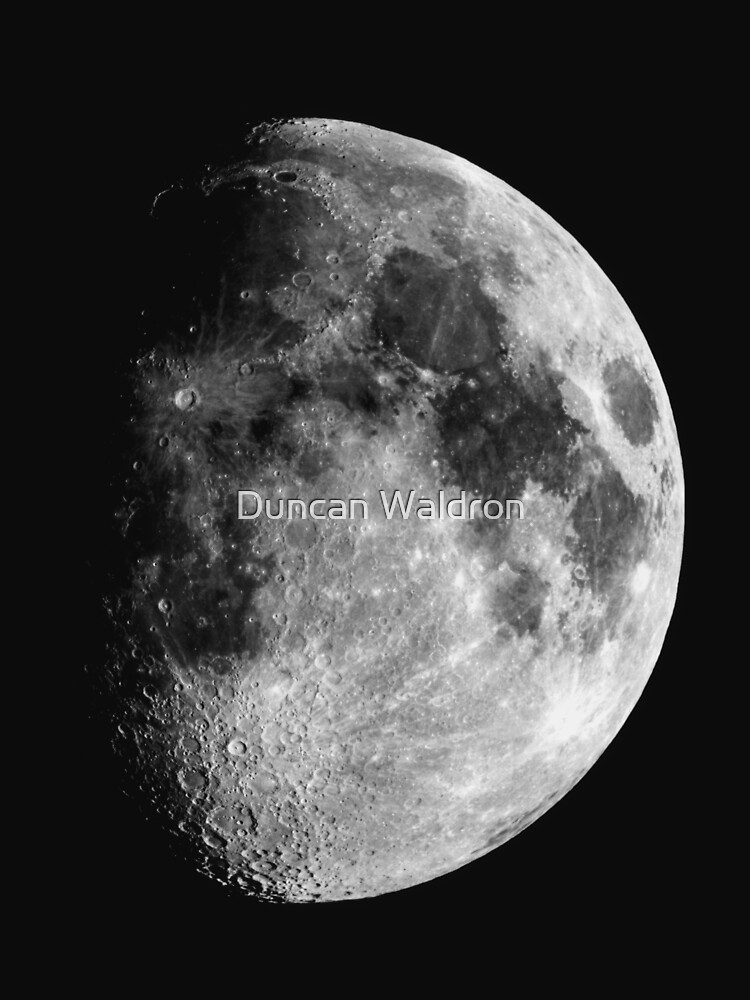 Gibbous Moon by DuncanW