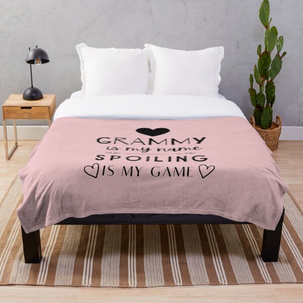 Aperçu de l'œuvre Grammy est mon nom gâcher est mon jeu drôle grand-mère cadeau créée et vendue par TheStudioBee.