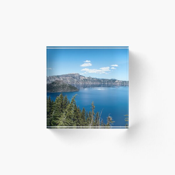 Artikelvorschau, Crater Lake National Park - Tief und Blau entworfen und verkauft von Lostlogo.