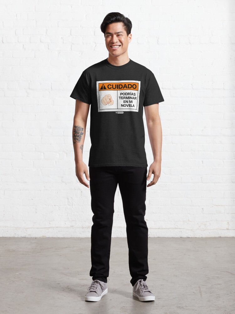 Vista alternativa de Camiseta clásica ¡Cuidado! Podrías terminar en mi novela