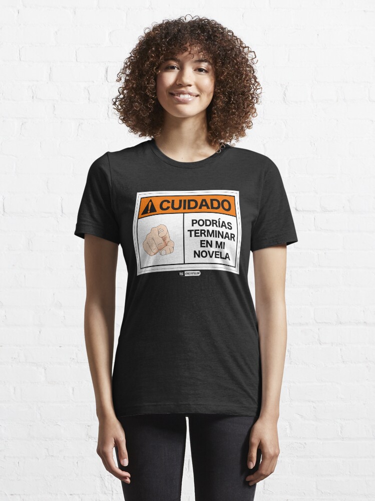 Vista alternativa de Camiseta esencial ¡Cuidado! Podrías terminar en mi novela