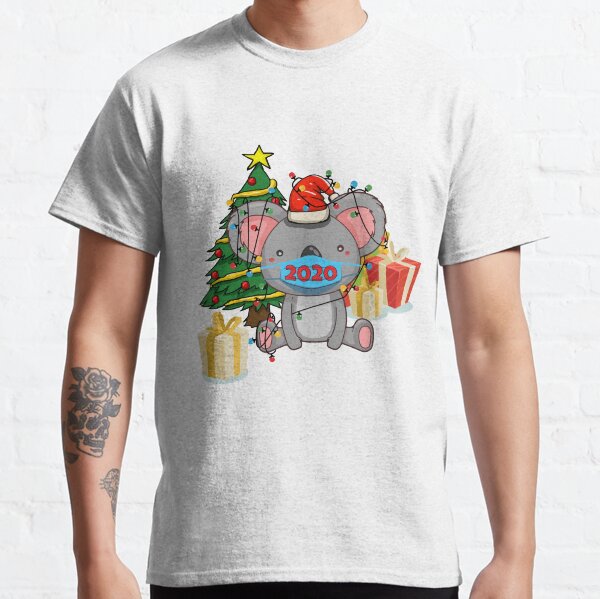 Lindo koala atrapado en luces navideñas con regalos Camiseta clásica