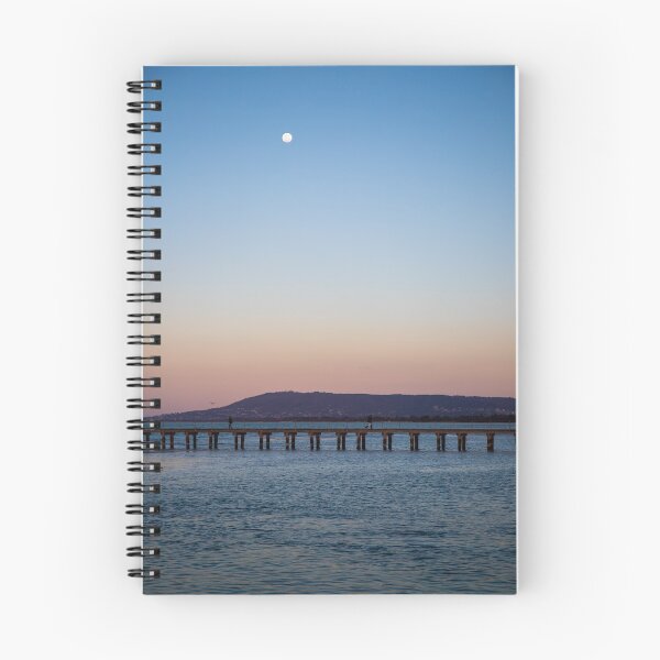 Artikelvorschau, Rye Pier Vollmond entworfen und verkauft von Michael Heritage.