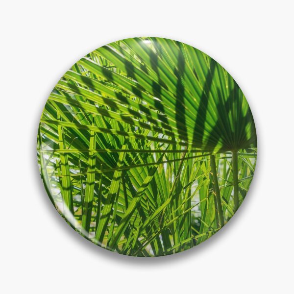 Artikelvorschau, Palmy Intricacy - Herrlich grüne biophile Palmblattmuster entworfen und verkauft von Georgia Mizuleva.