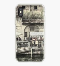 Straßenleben entlang des Naviglio Grande iPhone-Hülle & Cover