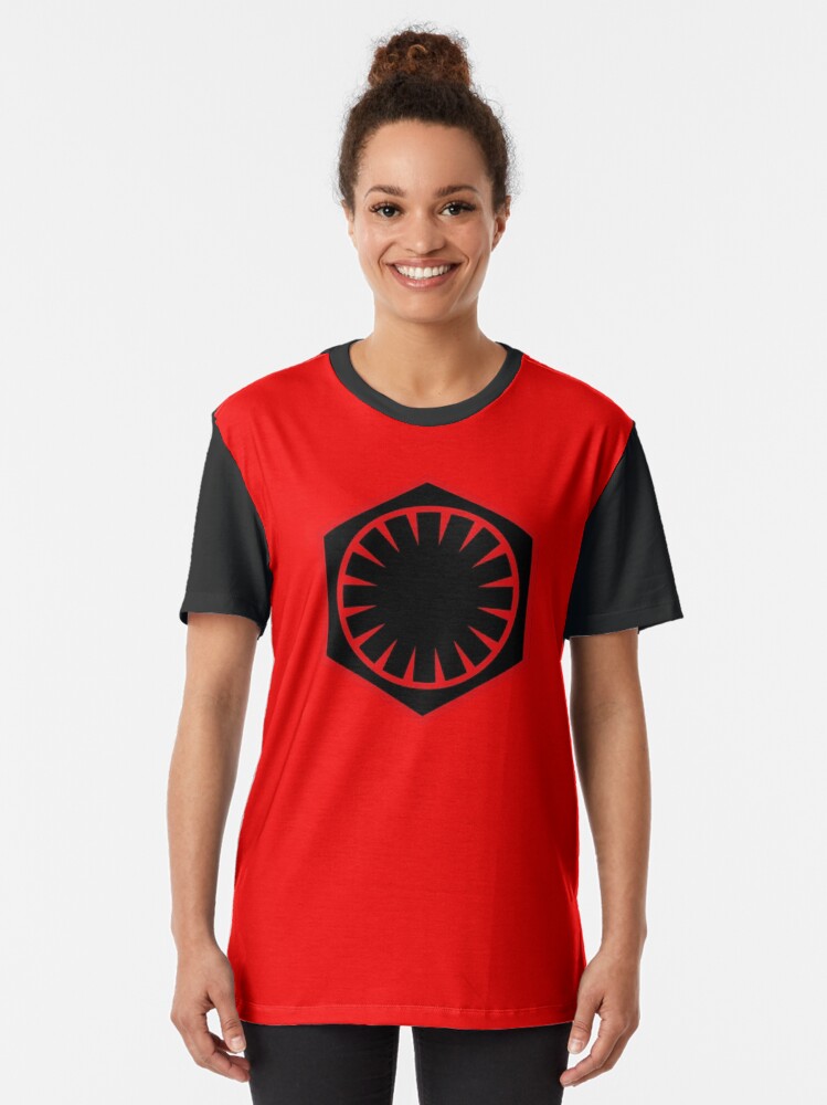 Imagen 2 de 5, Camiseta gráfica con la obra El primer logotipo de la orden, diseñada y vendida por geekomic.