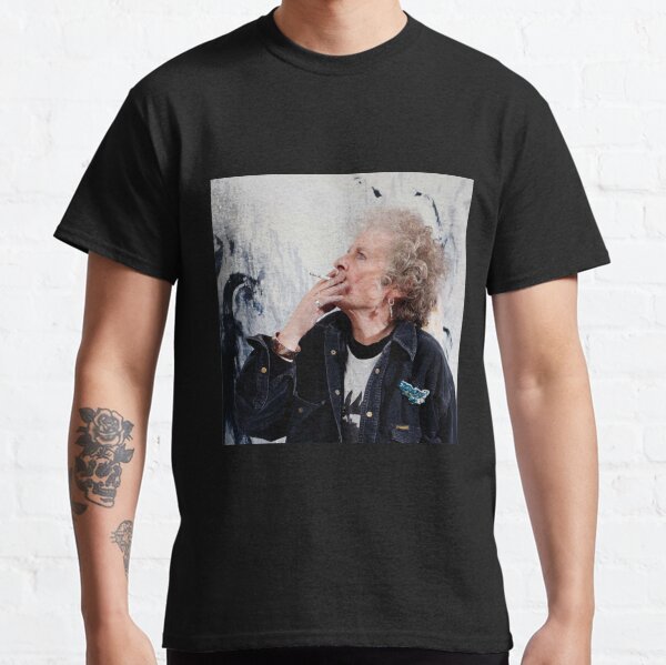 Maggi Hambling - hält eine Zigarette Classic T-Shirt