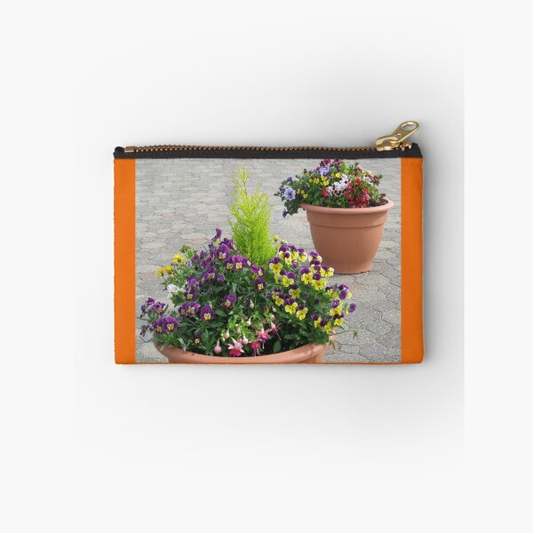 Artikelvorschau, Violas in Hülle und Fülle! entworfen und verkauft von Kathryn Jones.