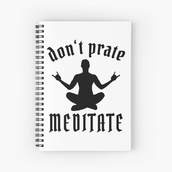 Vista previa del artículo con la obra «No prate Medita Divertido juego de palabras de yoga Padmasana Gesto de metal», diseñado y vendido por Carl's Clothing.