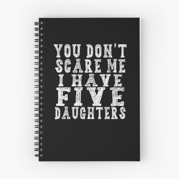 Aperçu de l'œuvre Vous ne me faites pas peur, j'ai cinq filles T-shirt - Chemise drôle de papa 5 filles pour hommes - T-shirt papa vintage pour la fête des pères Noël créée et vendue par majeed10.