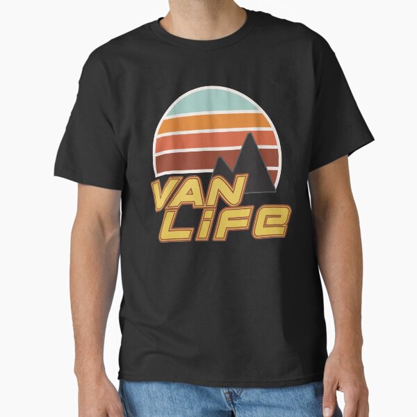 Aperçu de l'œuvre Van Life Retro Sunset Mountain Adventure 70's style vintage sunset créée et vendue par Surfer Dave Designs.