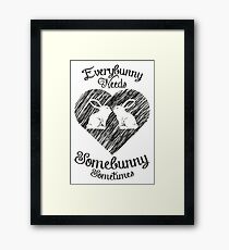 Everybunny braucht manchmal einen Homebunny Gerahmtes Wandbild