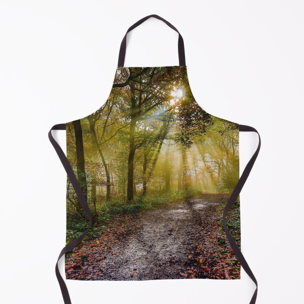 Artikelvorschau, Stimmungsvolle neblige Herbstszene in einem Wald entworfen und verkauft von Itsgrimupnorth.