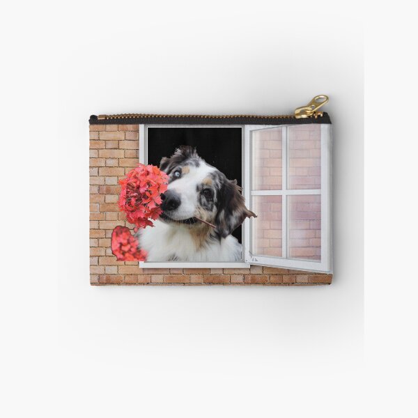Artikelvorschau, Glücklicher Schäferhund mit einer Blume, die aus dem Fenster schaut – Backsteinmauer entworfen und verkauft von ittybittyowl.