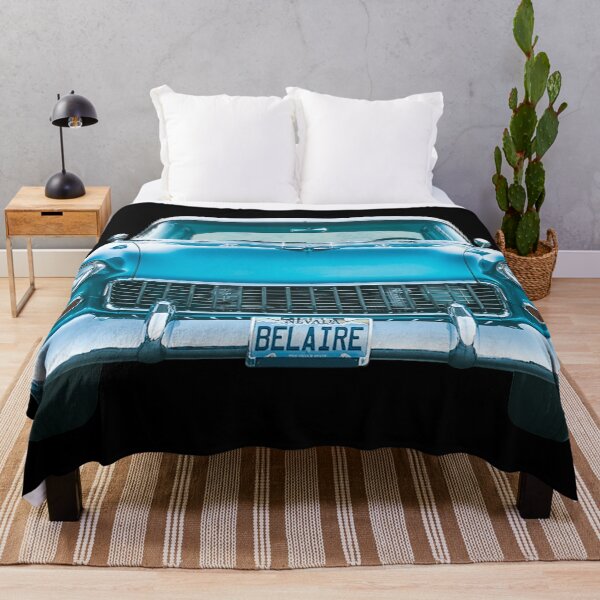 Aperçu de l'œuvre Muscle Car américain bleu métallique. créée et vendue par shirtdan.